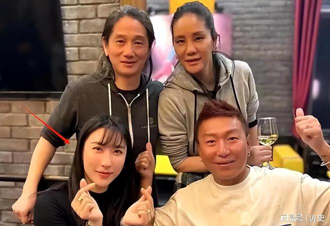 陈羽凡现状：低调生活50岁胖到认不出17岁儿子1米8长得像妈(图16)