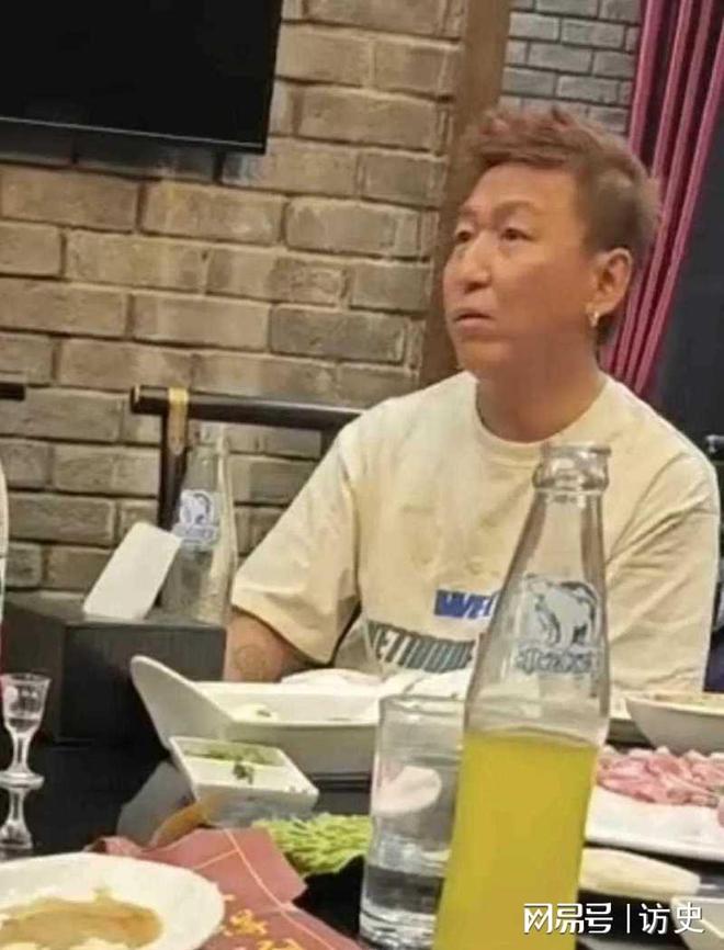 陈羽凡现状：低调生活50岁胖到认不出17岁儿子1米8长得像妈(图15)