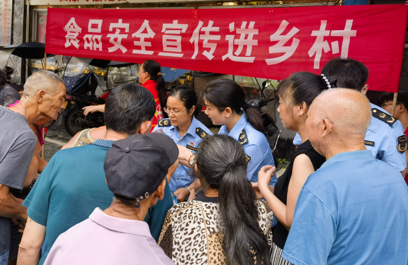 广西兴安县市场监管局“食”刻守护青少年暑期“舌尖上的安全”(图2)